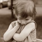 Co to jest mutyzm wybiórczy? Objawy, diagnoza, leczenie